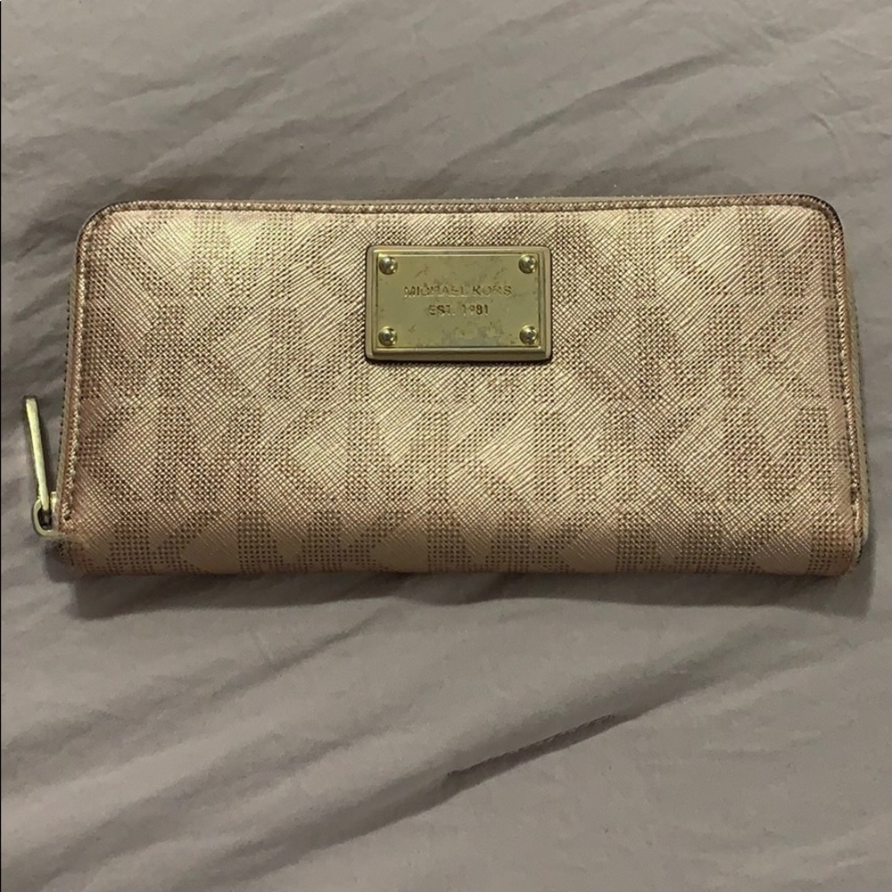 Michael kors Rose Gold MK signature wallet. Zip around. In great condition